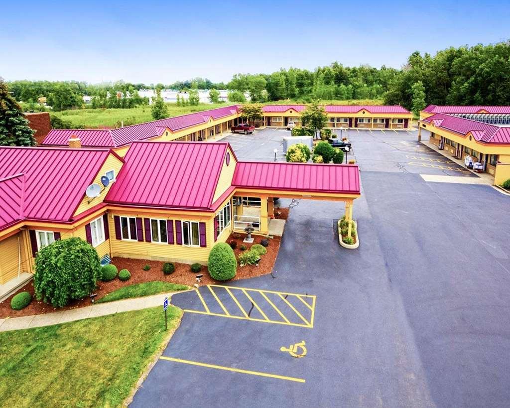 Amherst Inn & Suites מראה חיצוני תמונה