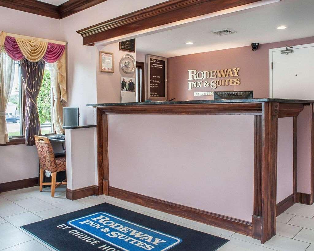 Amherst Inn & Suites מראה פנימי תמונה