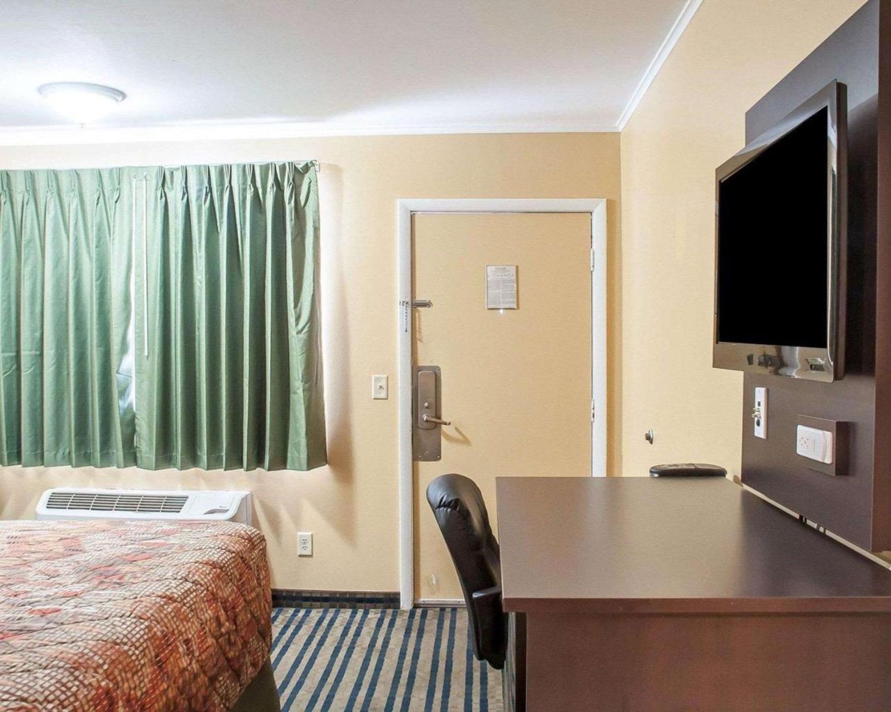 Amherst Inn & Suites מראה חיצוני תמונה