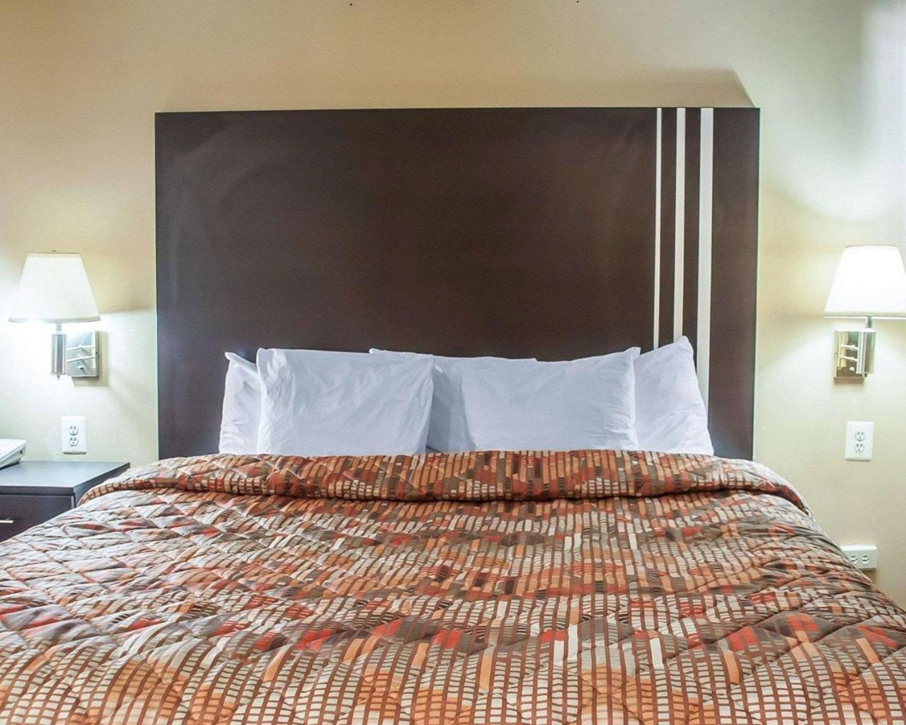 Amherst Inn & Suites מראה חיצוני תמונה
