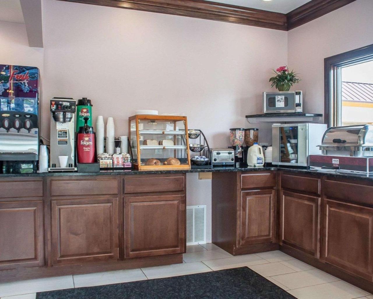 Amherst Inn & Suites מראה חיצוני תמונה