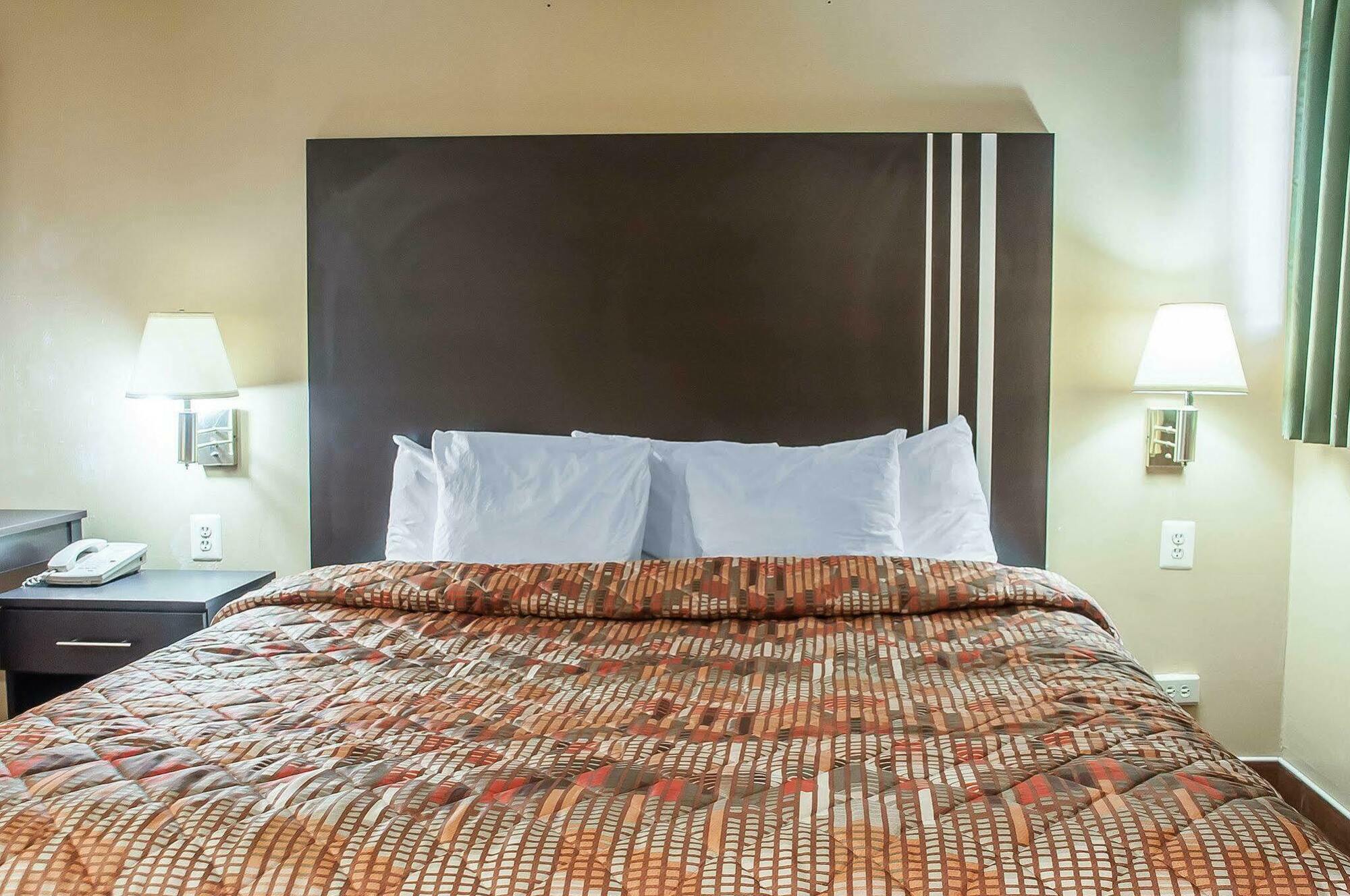 Amherst Inn & Suites מראה חיצוני תמונה
